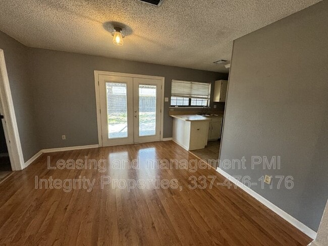 Building Photo - 107 Village Ln