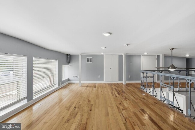 Building Photo - 310 N 13th St