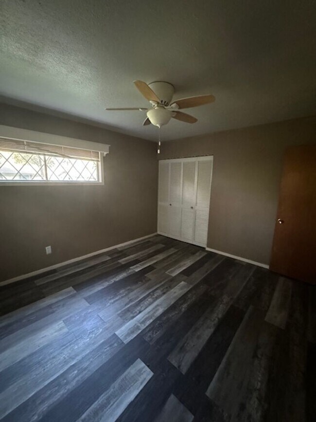 Building Photo - 3865 Meadow Ln