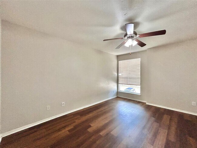 Building Photo - 7111 E Hwy 290