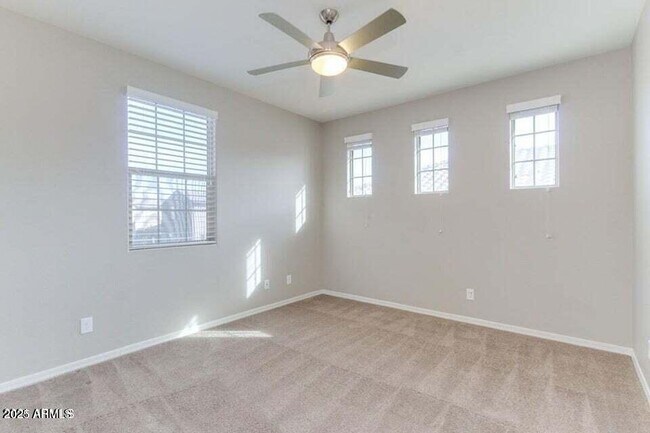Building Photo - 15837 S 11th Way