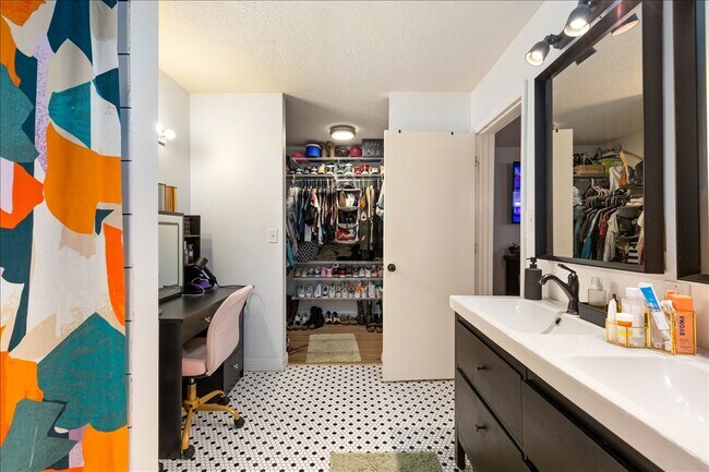 Building Photo - 3308 NW Atlanta Ave