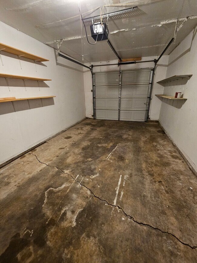 Building Photo - 129 Crystal Bend