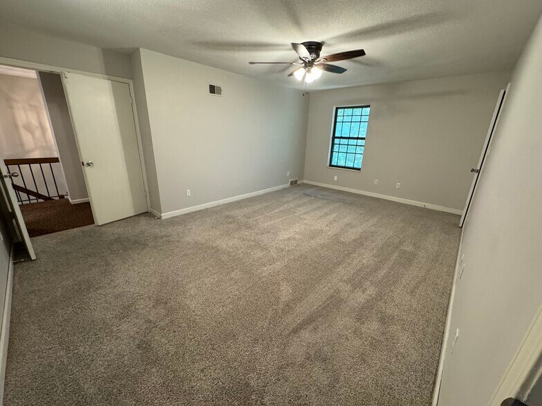 Building Photo - 10211 Cedarbrooke Ln
