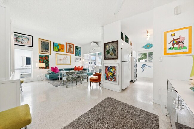 Building Photo - 425 Bayshore Dr