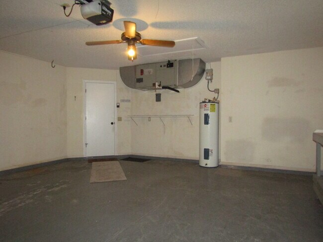 Building Photo - 5822 Jackson Ln