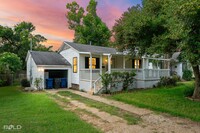 Building Photo - Charming 3 Bed 1.5 Bath