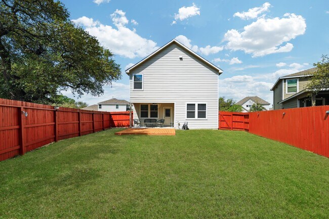 Building Photo - 5602 Chestnut Xing