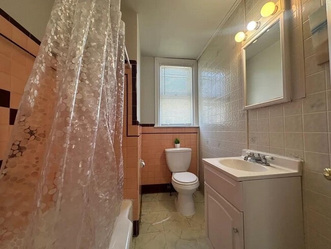 Building Photo - 4401 Oakmont St