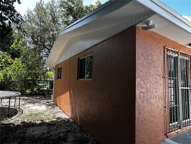 Building Photo - 566 NW 95th St