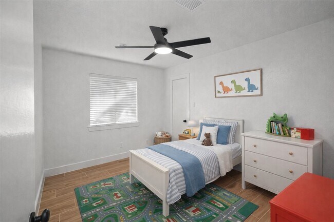 Building Photo - 303 Knoll Forest Dr