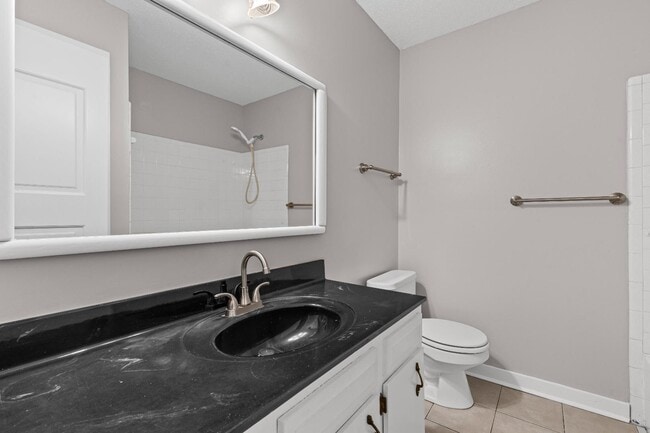 Building Photo - 100 English Rd