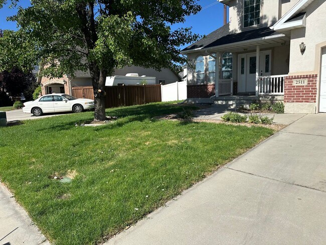 Building Photo - Freshly Painted, New Carpet Throughout - Home For Rent In Springville!!!