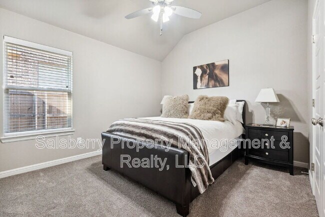 Building Photo - 3310 Windcrest Dr