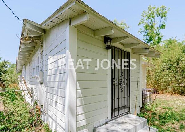 Building Photo - 1409 Alabama Ave SW
