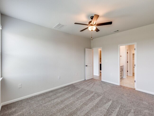 Building Photo - 1529 Purple Martin Dr