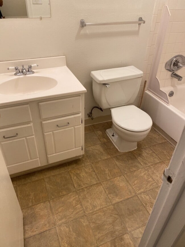 Building Photo - Charming 1BR/1BA in great location! Don't wait!