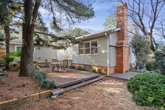 Building Photo - Quaint Springhill Charmer