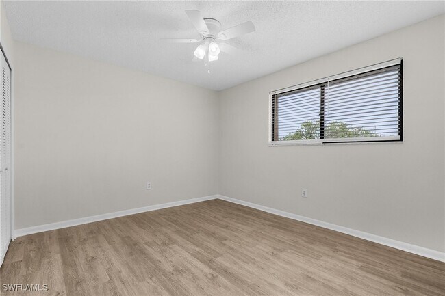 Building Photo - 11653 Pointe Cir