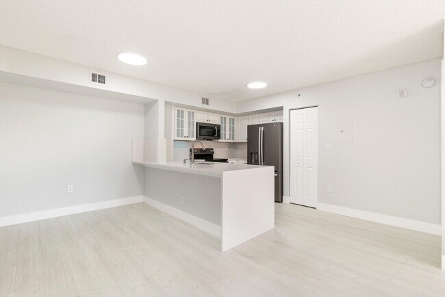Building Photo - 1801 N Flagler Dr