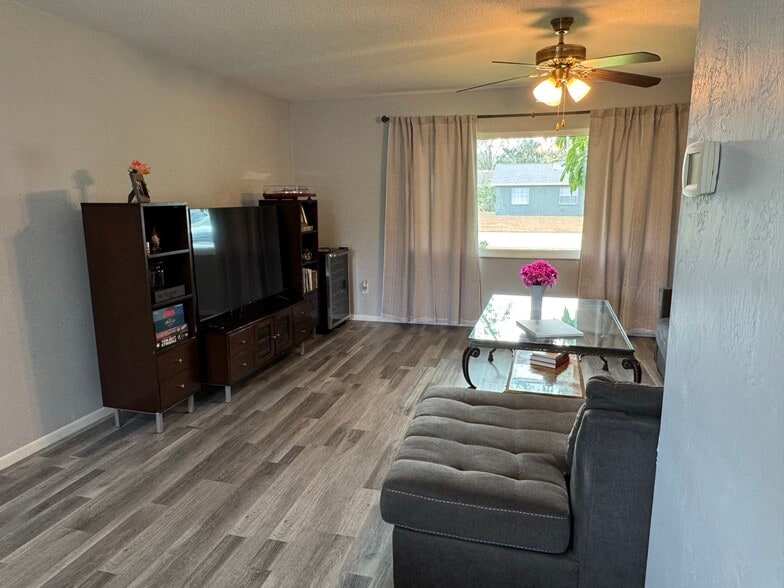 Family Room - 1063 Wexford Way