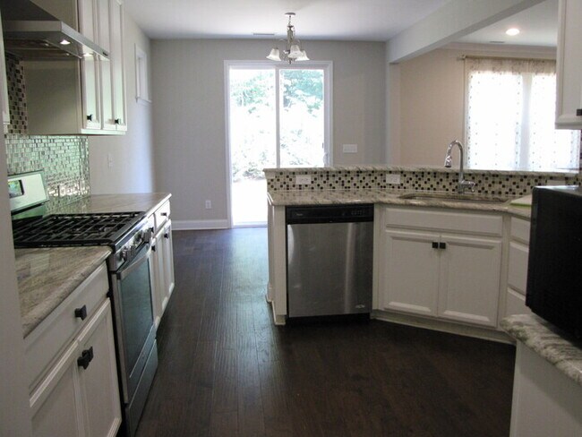 Building Photo - 349 Papyrus Pl