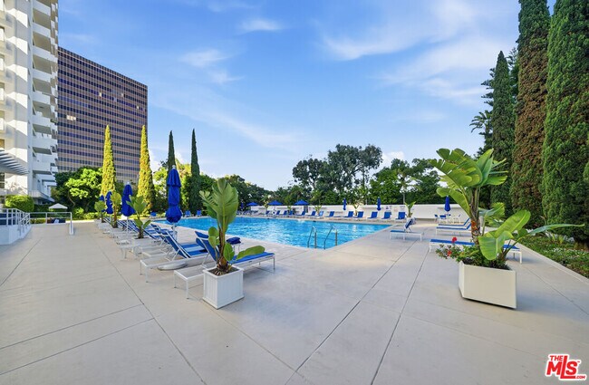 Building Photo - 2160 Century Pk E