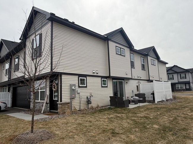 Building Photo - 5279 Long Pointe Pass