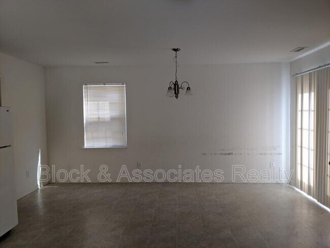 Building Photo - 120 Willow Ridge Dr