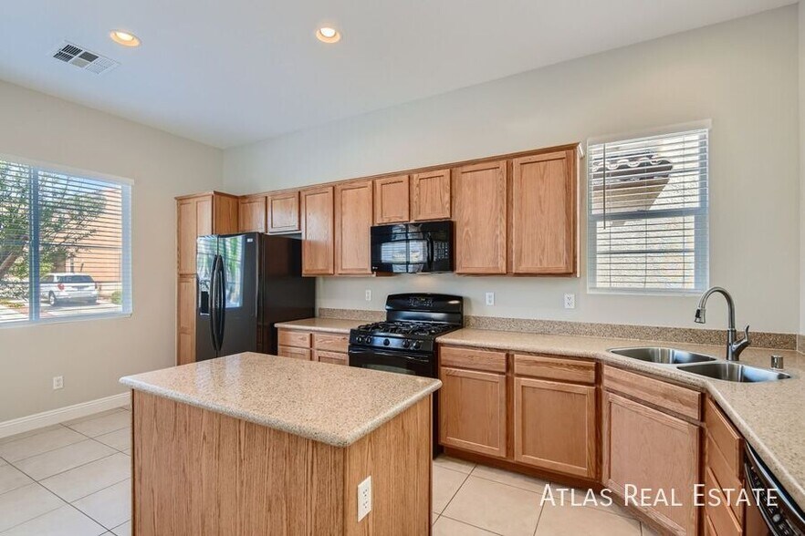 Building Photo - 6522 Chinatown St