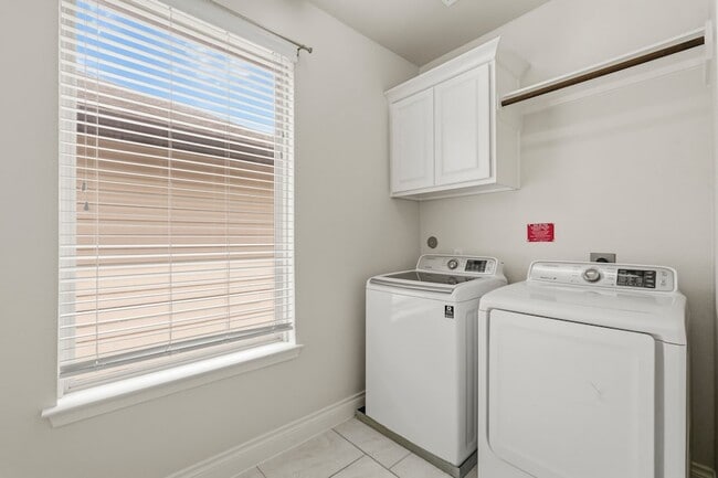 Building Photo - 9527 Scanlan Heights Ln