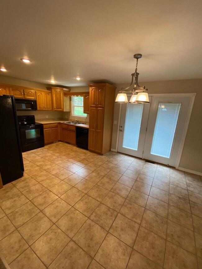 Building Photo - Spacious 4-Bedroom Home Just Minutes from Ft. Leonard Wood