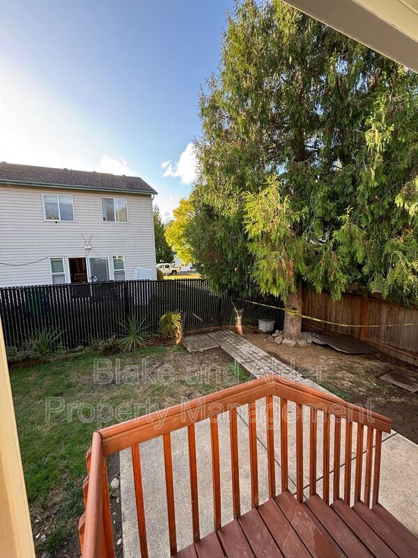 Building Photo - 3607 NE 158th Ave