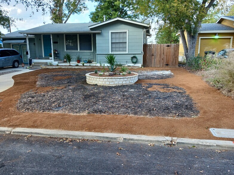 Building Photo - 319 Sumner Dr