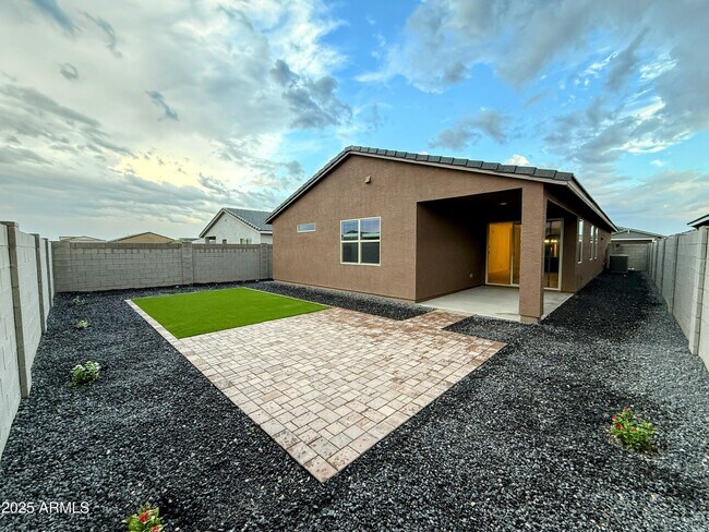 Building Photo - 4164 W Yolanda Ln