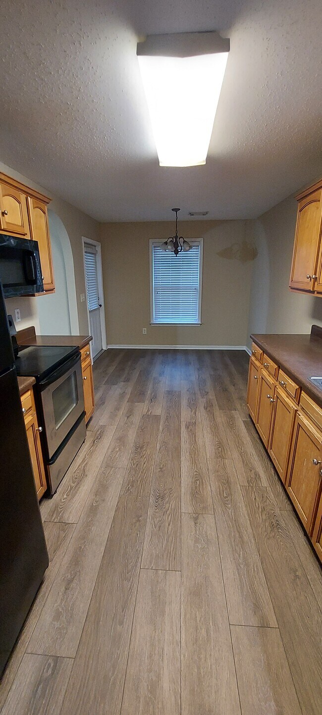 Building Photo - 16210 Stone Ridge Pkwy