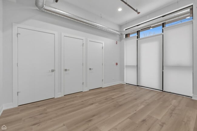 Building Photo - 2354 N Washtenaw Ave