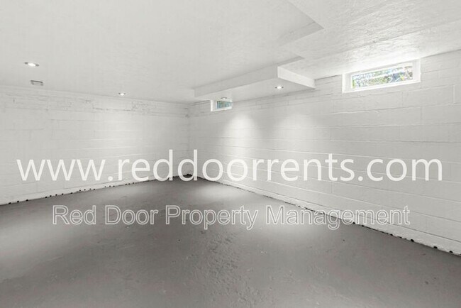 Building Photo - 957 Woodhill Dr
