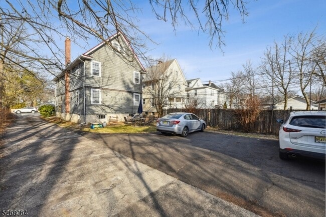 Building Photo - 40 Brookfield Rd