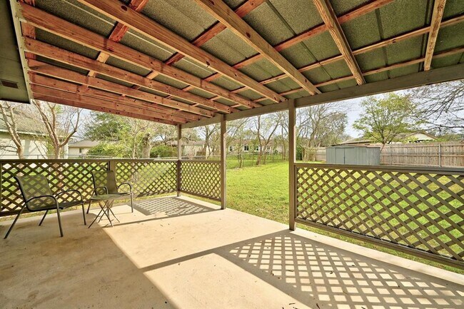 Building Photo - 703 Hyde Park Ct