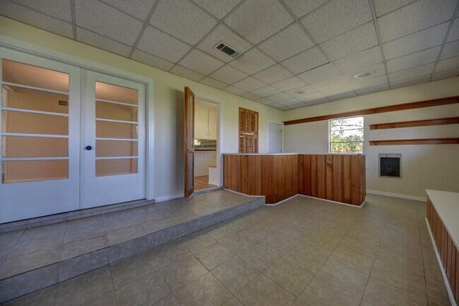 Building Photo - 415 Silliman St