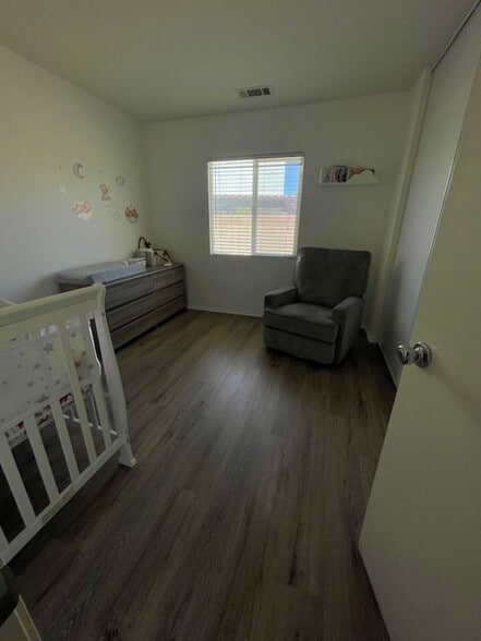 Building Photo - 45118 Parkview Ln