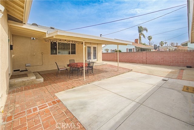 Building Photo - 549 N La Sena Ave