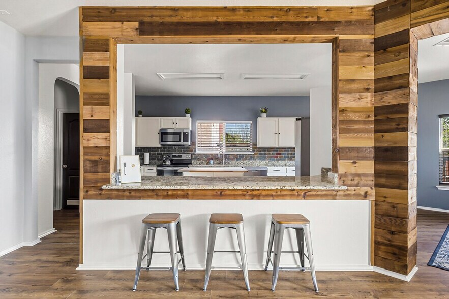 Building Photo - 311 Evening Grosbeak Dr