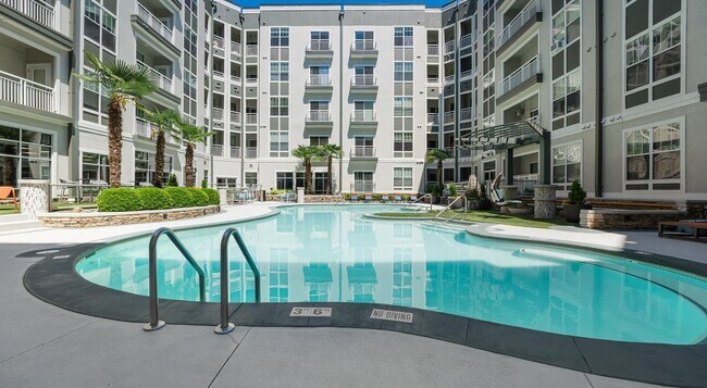 Building Photo - 900 E Six Forks Rd