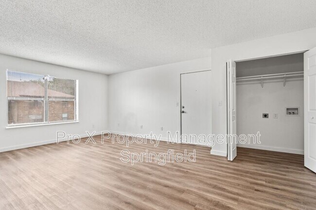 Primary Photo - 3160 W Greenwood St