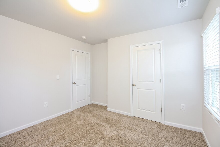 Building Photo - 2932 Ember Brook Ct