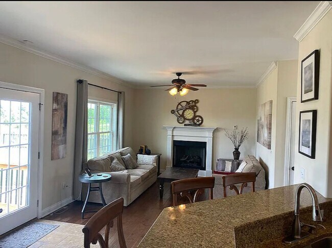 Building Photo - 108 Carriage Hills Ln