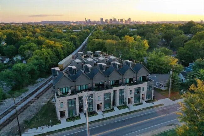 Building Photo - 738 Douglas Ave