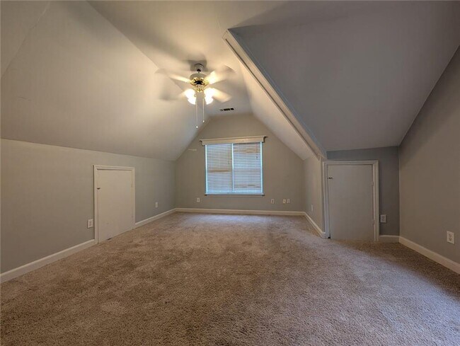 Building Photo - 3004 Dogwood Ln